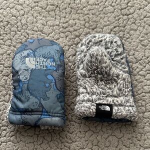 The North Face Kids Blue Camo Fleece Mittens